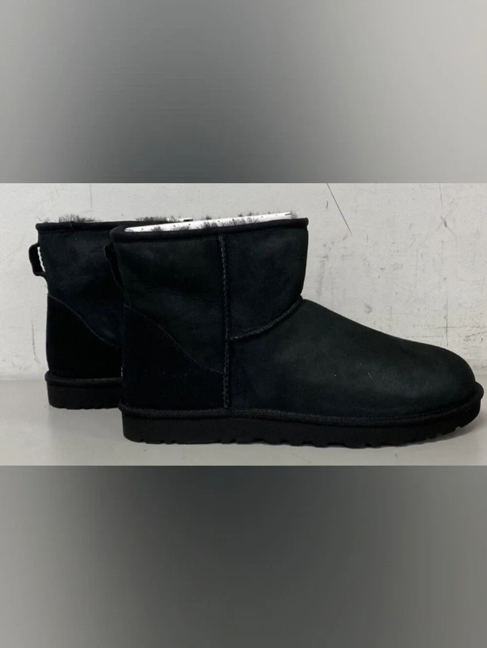 UGG Classic Mini Men's Boots Size 11 NIB MSRP $174.95
